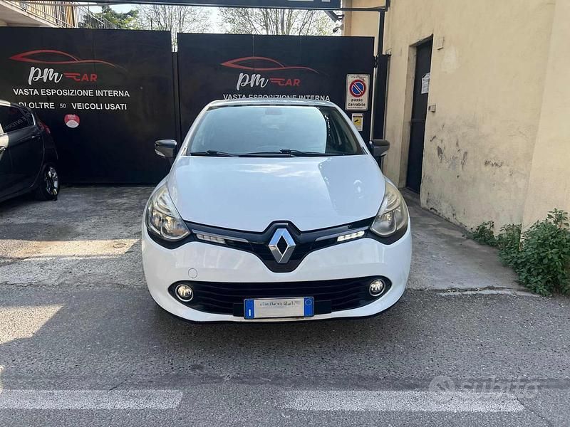 Usado Renault Clio IV 90 CV (66 kW) 2015 Blanco Berlina