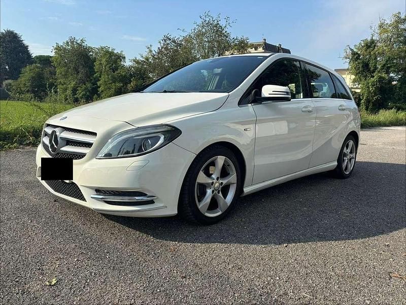 Usata 2012 Mercedes B180 Premium Monovolume | 7900 € (Buon prezzo) - Immagine 1/4