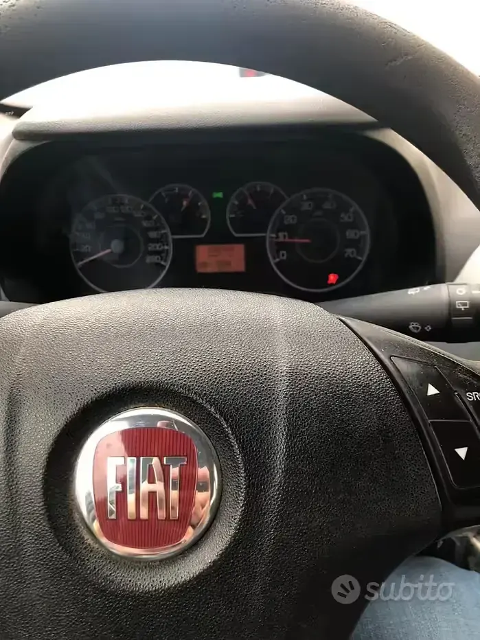 Usata Fiat Punto 75 CV (55 kW) 2011 Bianco Utilitaria