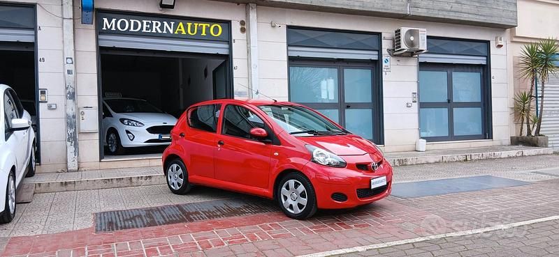 Usata Toyota Aygo 68 CV (50 kW) 2008 Rosso Utilitaria