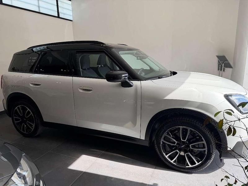 Usata Mini Cooper Countryman Favoured 141 CV (103 kW) 2024 Bianco SUV