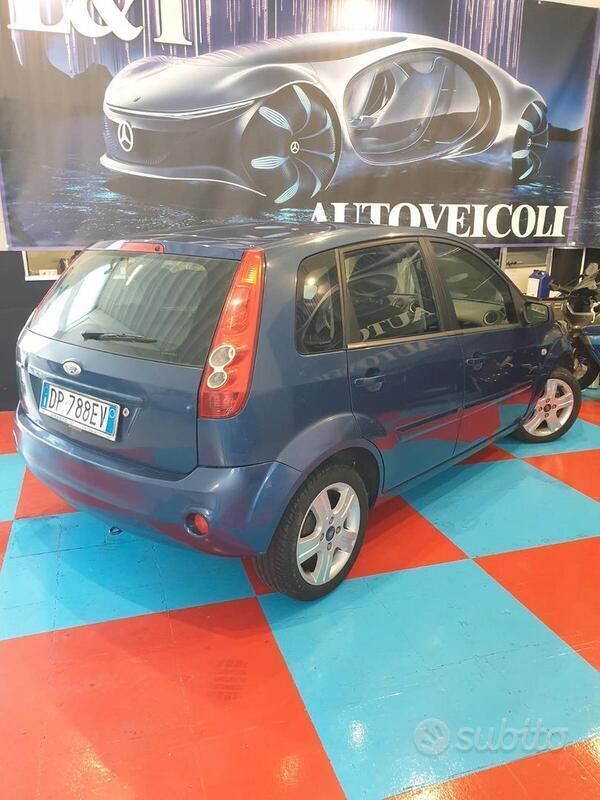 Usata Ford Fiesta 75 CV (55 kW) 2008 Blu Utilitaria