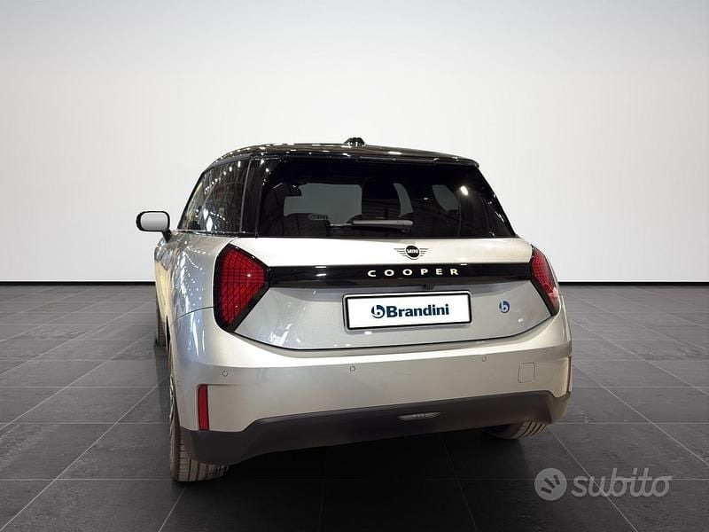 Usata Mini Cooper Classic 135 kW (184 CV) 2025 Grigio Utilitaria