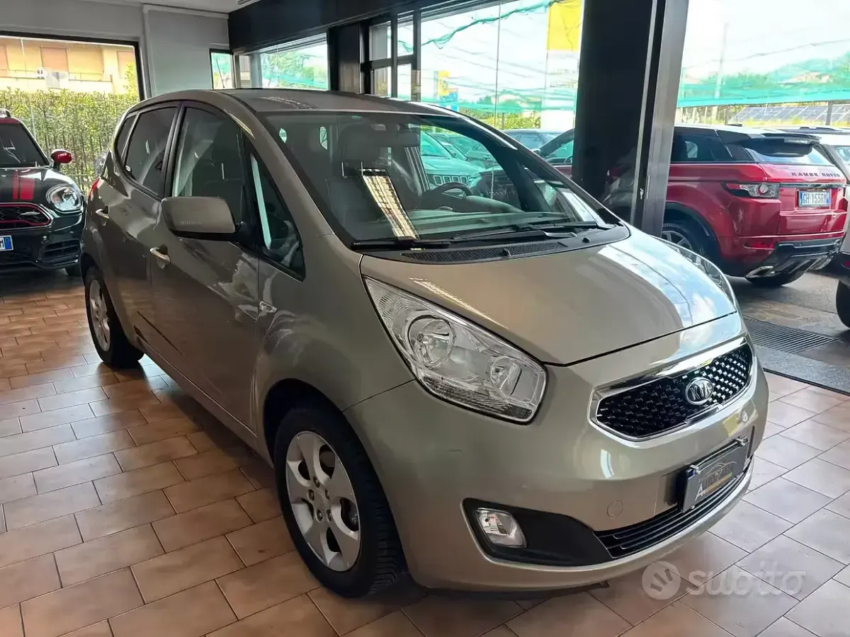Usata Kia Venga 90 CV (66 kW) 2012 Grigio Utilitaria