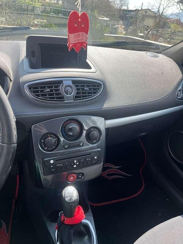 Usata Renault Clio III 68 CV (50 kW) 2010 Berlina