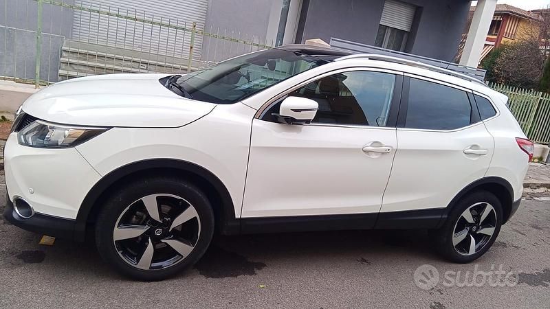 Używany Nissan Qashqai 110 KM (80 kW) 2015 Biały SUV