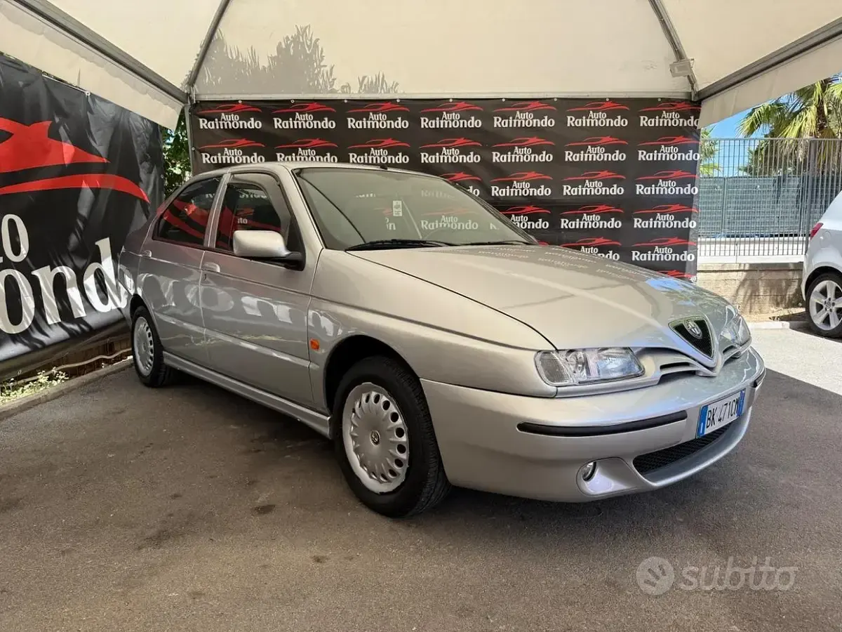 Usata Alfa Romeo 146 120 CV (88 kW) 2000 Grigio Utilitaria