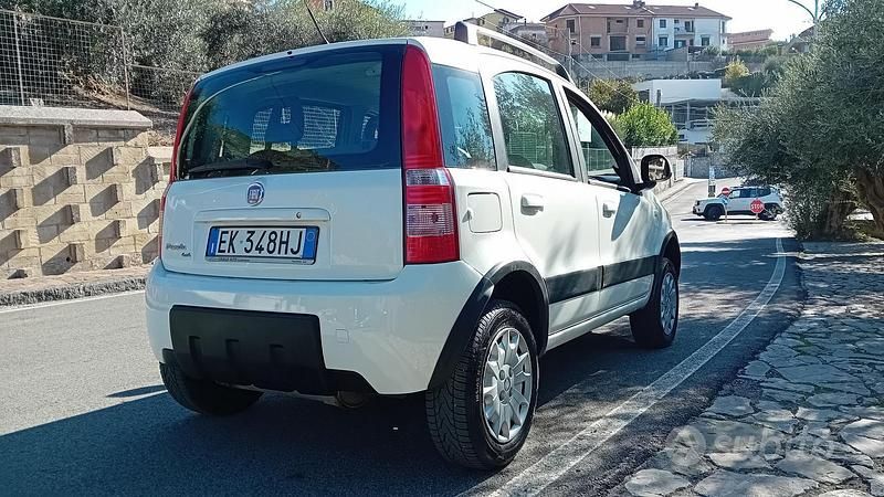 Usata Fiat Panda 4x4 Climbing 69 CV (50 kW) 2011 Bianco Utilitaria