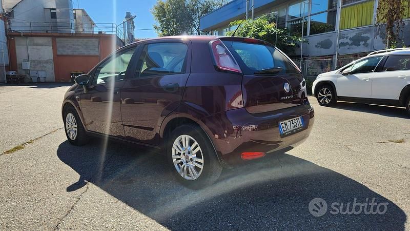 Usata Fiat Grande Punto 77 CV (56 kW) 2012 Lilla Utilitaria