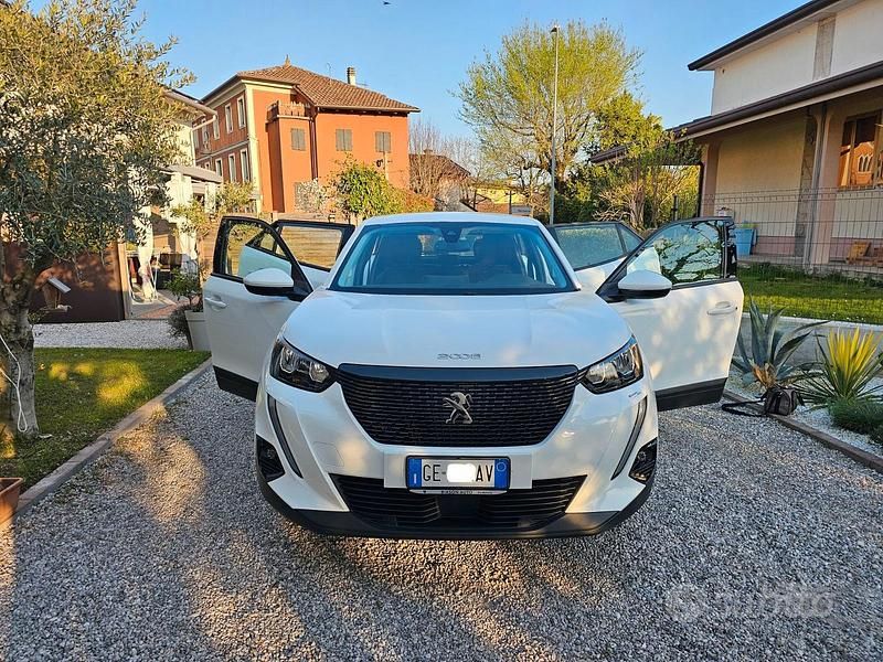 Usata Peugeot 2008 Active 100 CV (73 kW) 2021 Bianco SUV