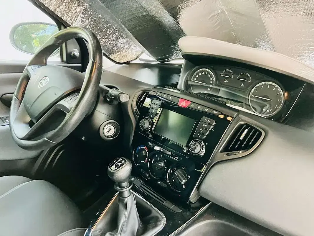 Usata Lancia Ypsilon 69 CV (50 kW) 2017 Utilitaria