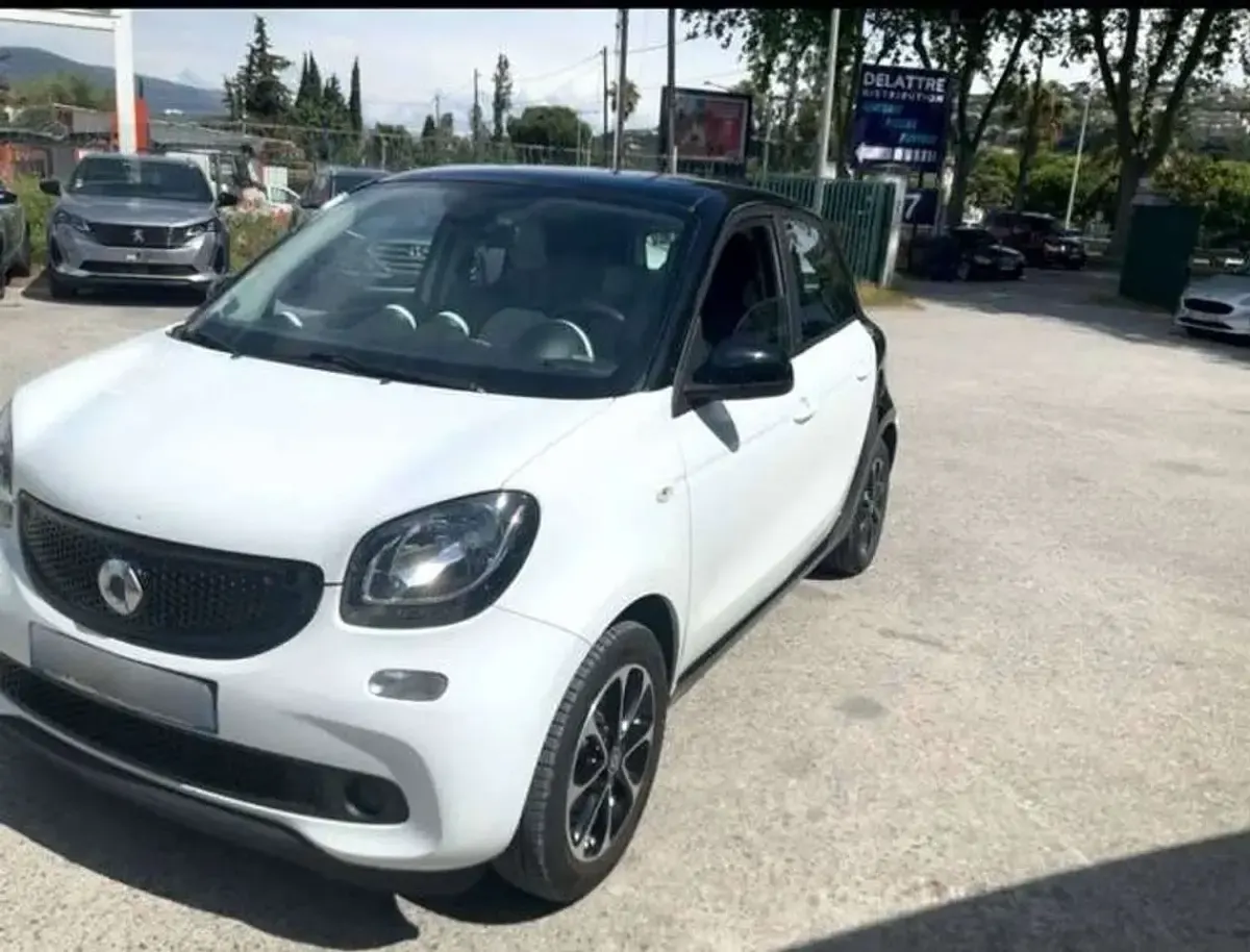Usata Smart ForFour 71 CV (52 kW) 2015 Bianco Utilitaria