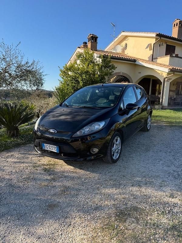 Usata Ford Fiesta Titanium 70 CV (51 kW) 2011 Nero Utilitaria