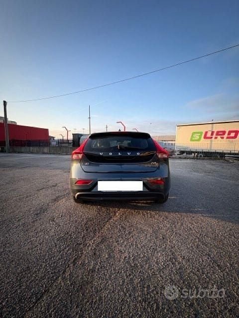 Usata Volvo V40 Ocean Race 120 CV (88 kW) 2016 Blu/azzurro Berlina