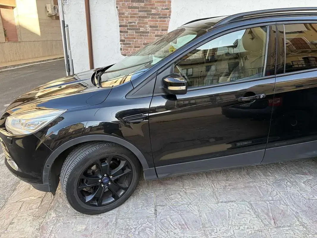 Usata Ford Kuga Titanium 140 CV (102 kW) 2014 Nero SUV