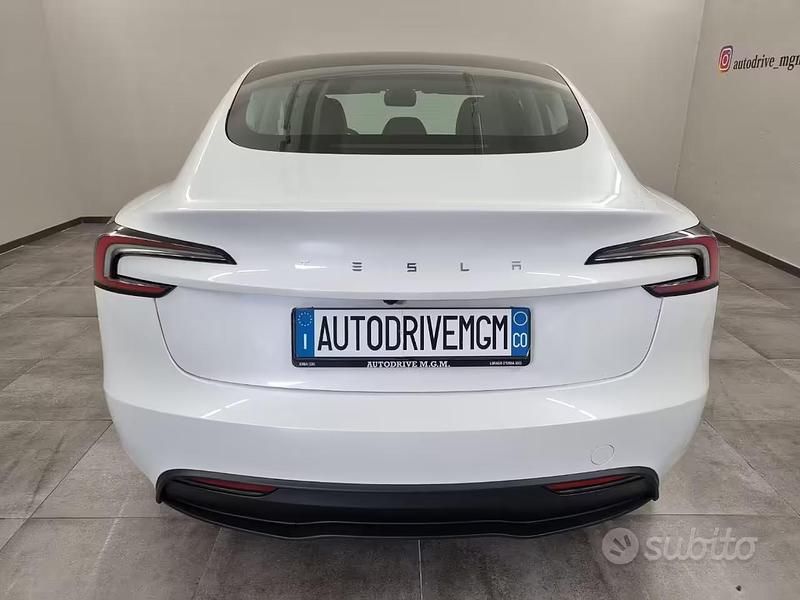 Usata Tesla Model 3 RWD 208 kW (283 CV) 2024 Bianco Berlina
