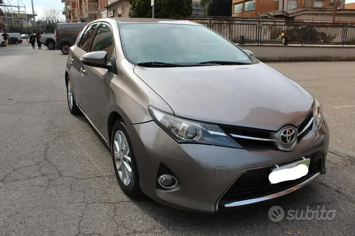 Usata Toyota Auris Active 90 CV (66 kW) 2014 Grigio Berlina