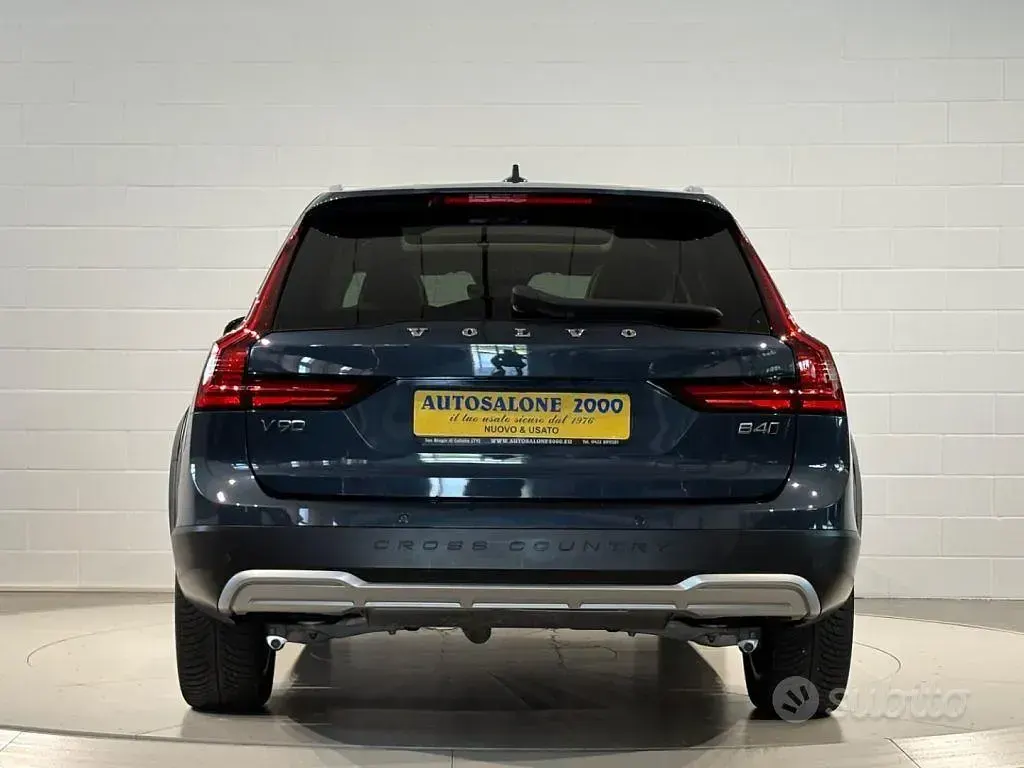 Usata Volvo V90 CC Plus 197 CV (144 kW) 2022 Blu Station wagon