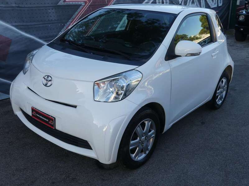 Usata Toyota iQ 90 CV (66 kW) 2010 Bianco Utilitaria