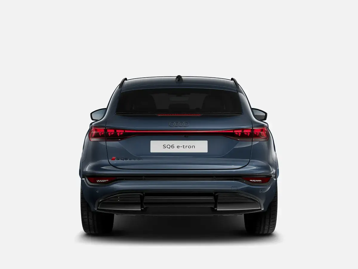 Nuova Audi SQ6 Sportback e-tron Sport 119 kW (163 CV) 2026 Blu plasma metallizzato SUV