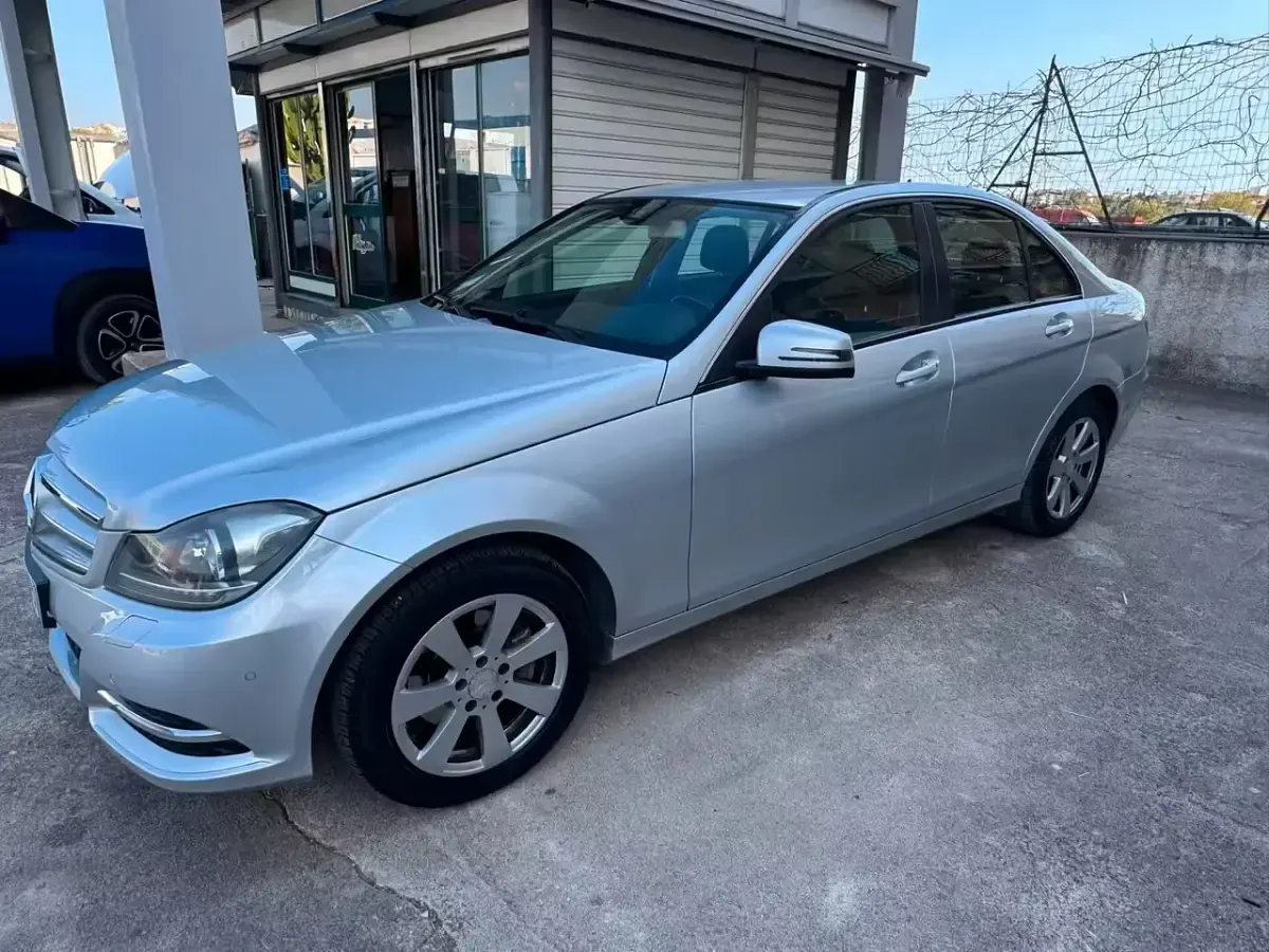 Usata Mercedes C200 169 CV (124 kW) 2012 Argento Berlina