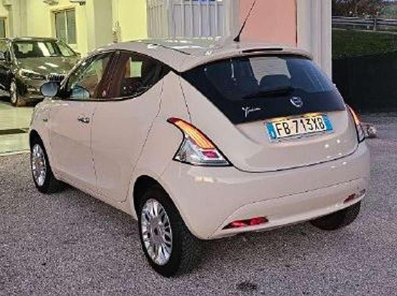 Usata Lancia Ypsilon Silver 69 CV (50 kW) 2016 Beige Utilitaria