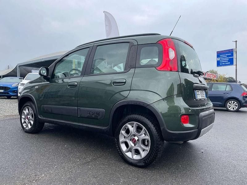 Usado Fiat Panda 4x4 S 95 CV (69 kW) 2016 Verde Utilitario