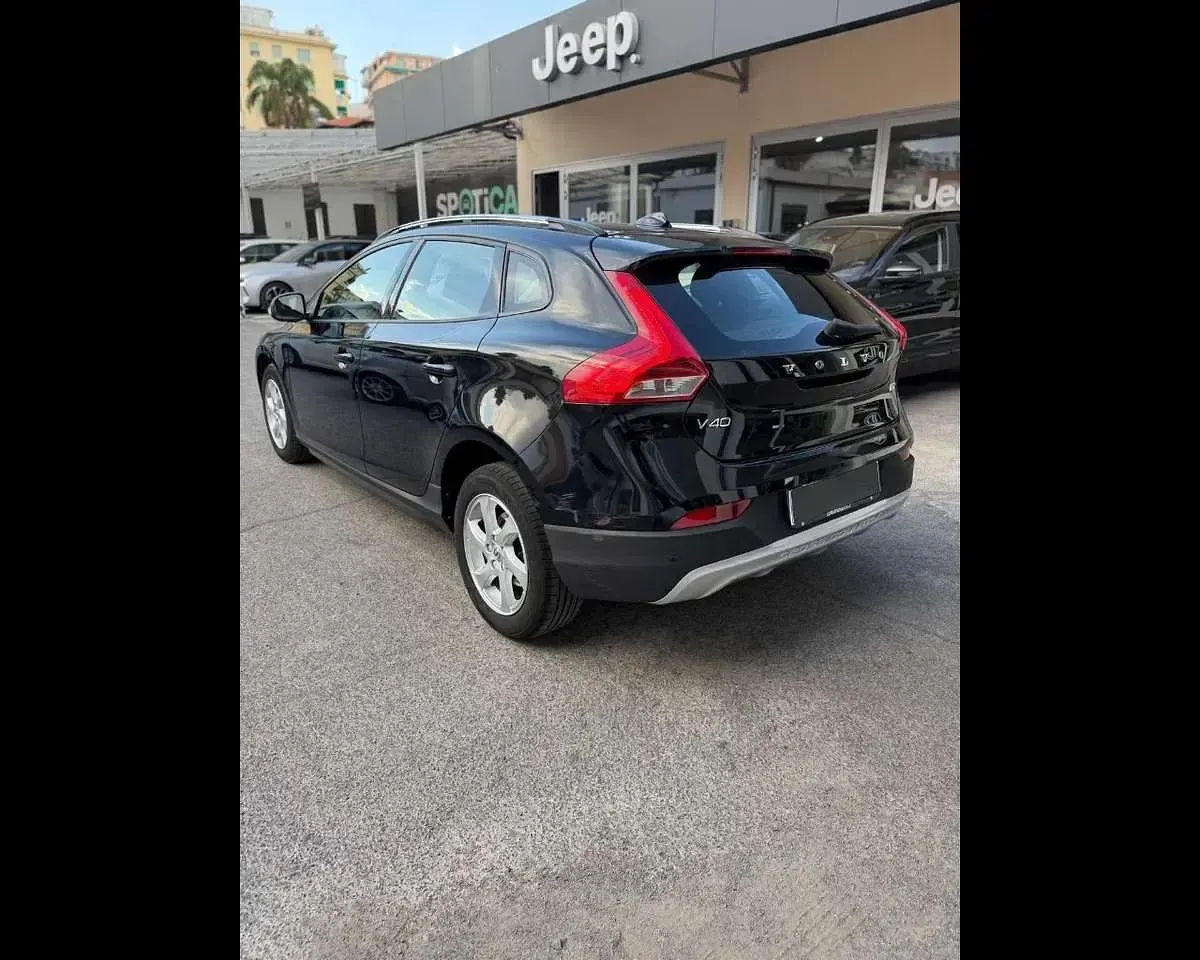 Usata Volvo V40 CC Pro 120 CV (88 kW) 2018 Nero Station wagon