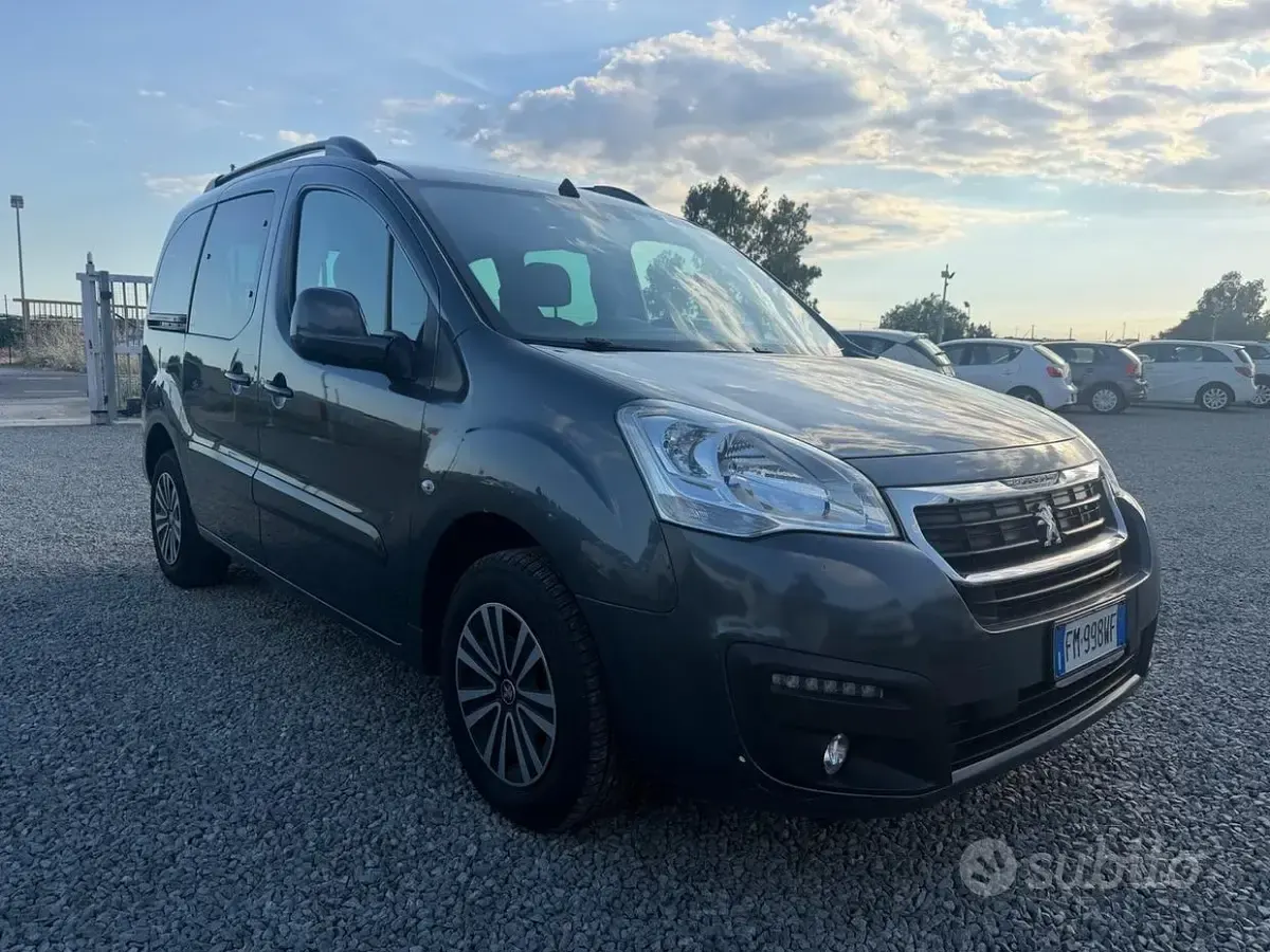 Usata Peugeot Partner Tepee 99 CV (72 kW) 2017 Grigio Monovolume
