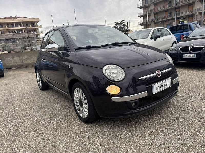 Begagnad Fiat 500 Lounge 69 HK (50 kW) 2013 Lila Sedan