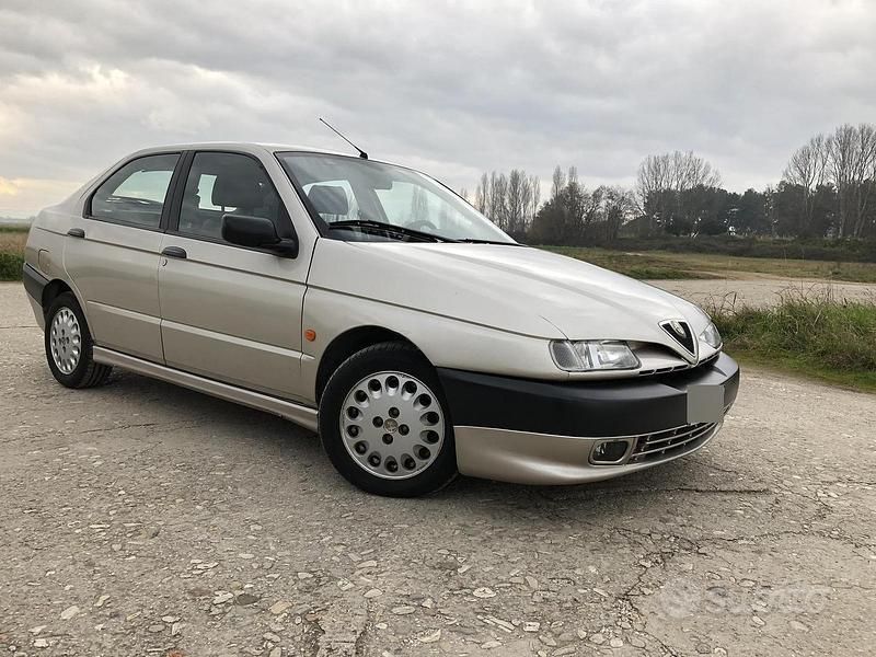 Usata Alfa Romeo 146 129 CV (94 kW) 1995 Argento Utilitaria