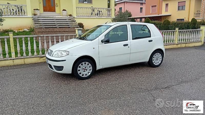 Bianco Usata 2010 Fiat Punto Due volumi | 3900 € (Cara) - Immagine 1/4