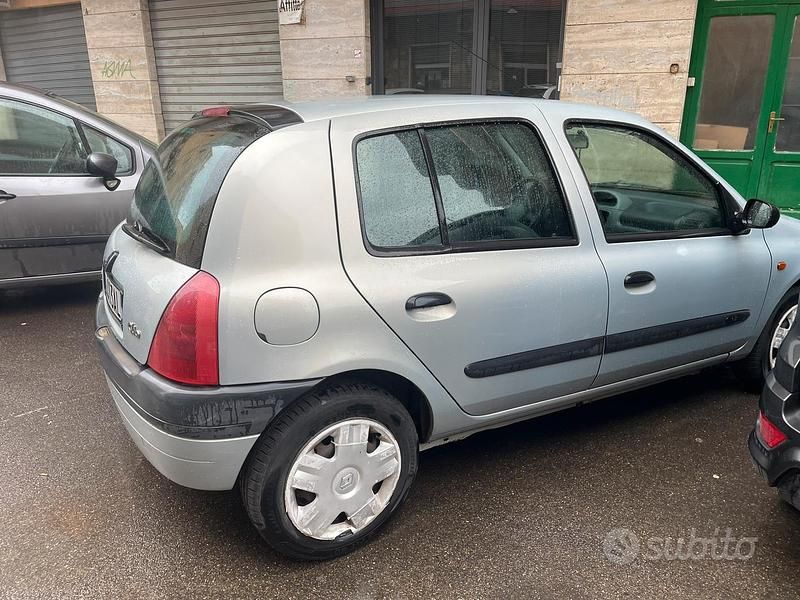 Usata Renault Clio II 58 CV (42 kW) 1998 Grigio Berlina