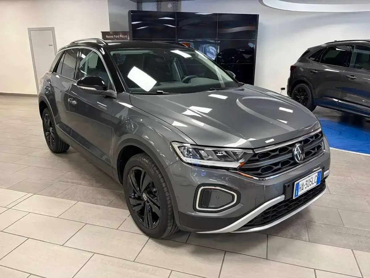 Usata VW T-Roc Sportline 116 CV (85 kW) 2025 Grigio scuro metallizzato SUV