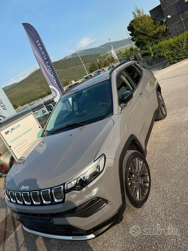 Grigio Usata 2021 Jeep Compass SUV | 23.000 € (Cara) - Immagine 1/2