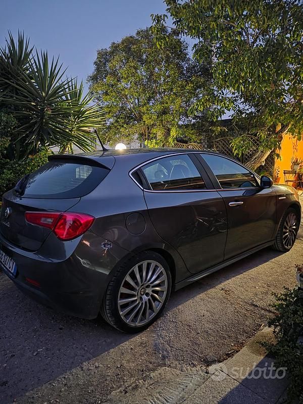 Usata 2010 Alfa Romeo Giulietta Due volumi | 5500 € - Immagine 1/4