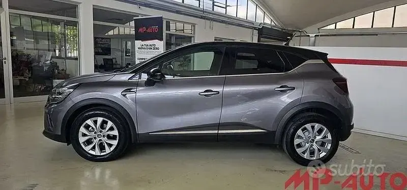 Usata Renault Captur 90 CV (66 kW) 2021 Grigio SUV