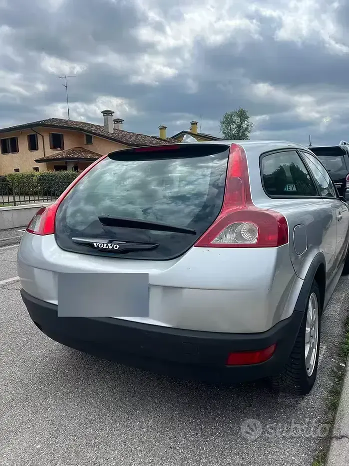 Usata Volvo C30 109 CV (80 kW) 2008 Grigio Utilitaria
