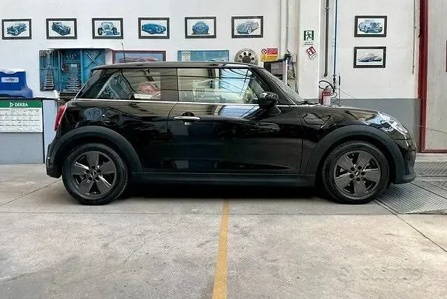Usata Mini ONE 75 CV (55 kW) 2022 Nero Utilitaria