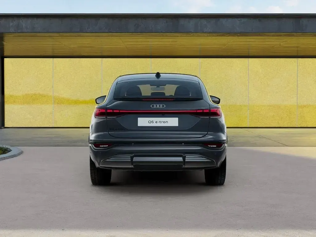 Nuova Audi Q6 e-tron S-Line 225 kW (306 CV) 2026 Grigio magnete SUV
