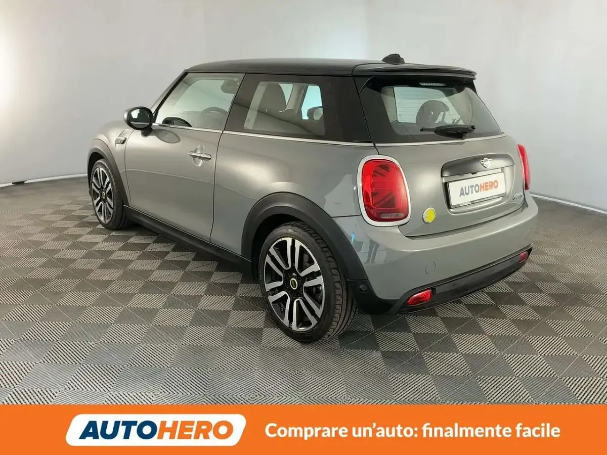 Usata Mini Cooper SE Essential 75 kW (102 CV) 2022 Grigio Utilitaria