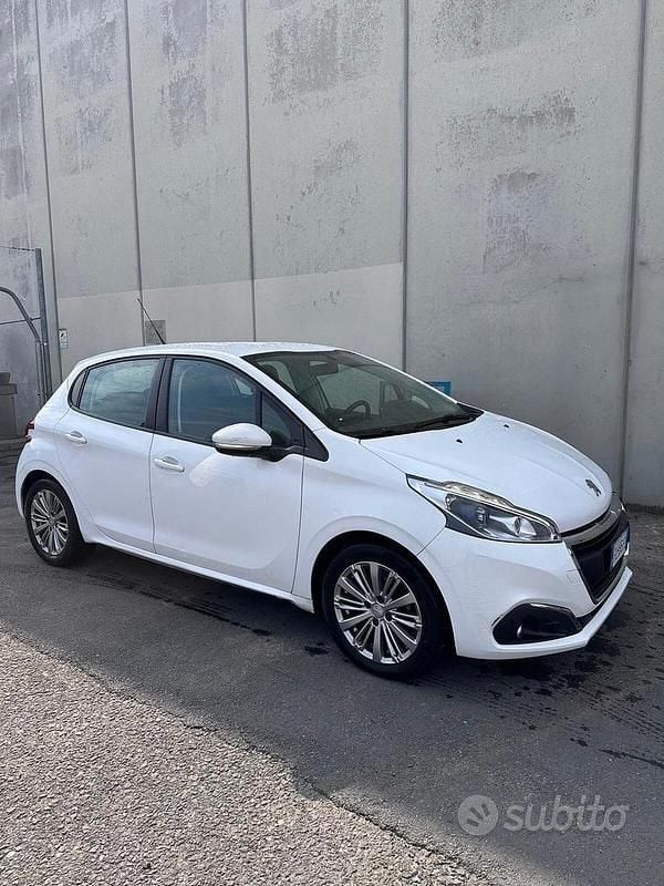 Usata Peugeot 208 Allure 82 CV (60 kW) 2017 Other Utilitaria