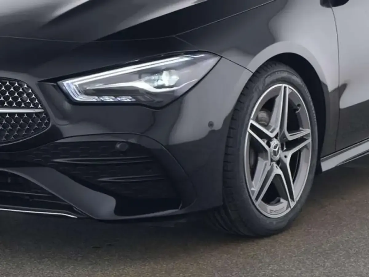 Käytetty Mercedes CLA180 Premium 136 HP (100 kW) 2025 Musta Sedan