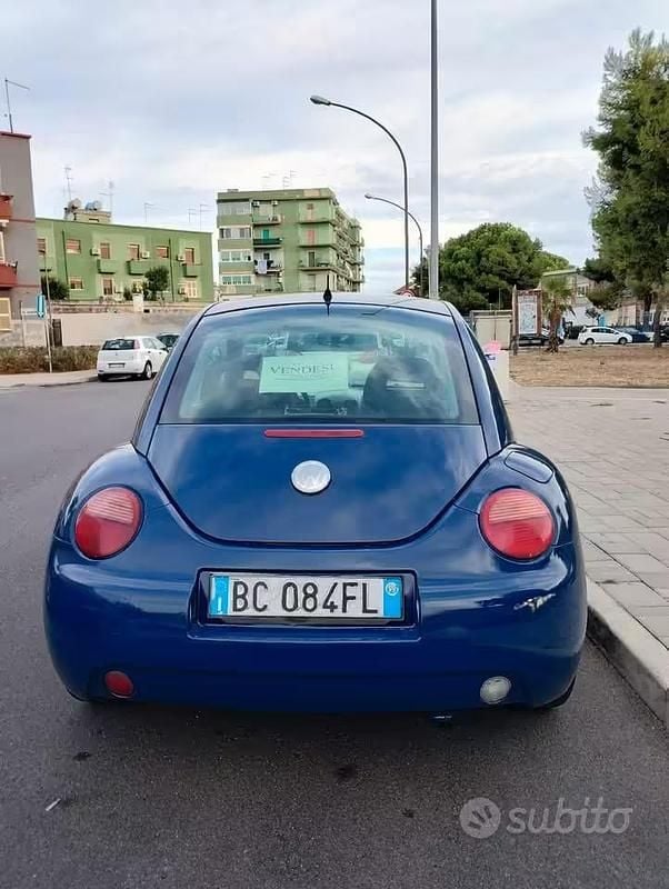 Usata VW New Beetle 90 CV (66 kW) 1999 Blu Utilitaria