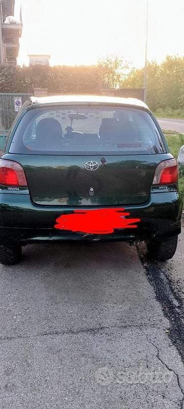Usata Toyota Yaris 68 CV (50 kW) 2002 Verde Utilitaria