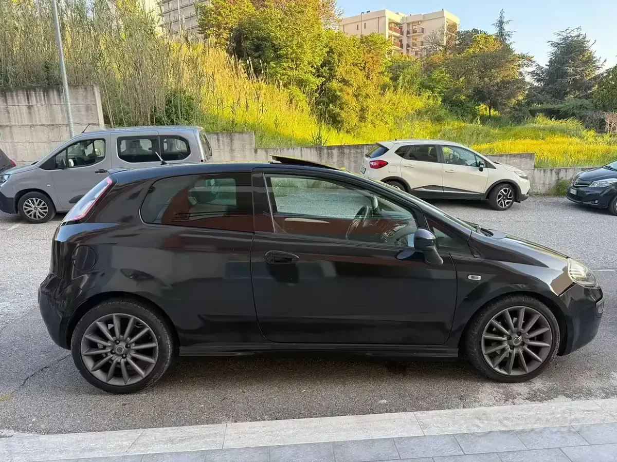 Usata Fiat Grande Punto 90 CV (66 kW) 2009 Nero Utilitaria