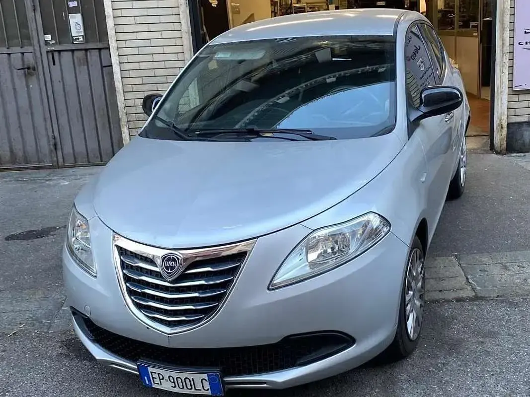 Usata Lancia Ypsilon Silver 69 CV (50 kW) 2012 Grigio Utilitaria
