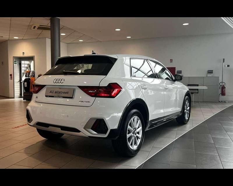 Nuova Audi A1 Ambiente 116 CV (85 kW) 2025 Bianco cortina nero mito metal Utilitaria