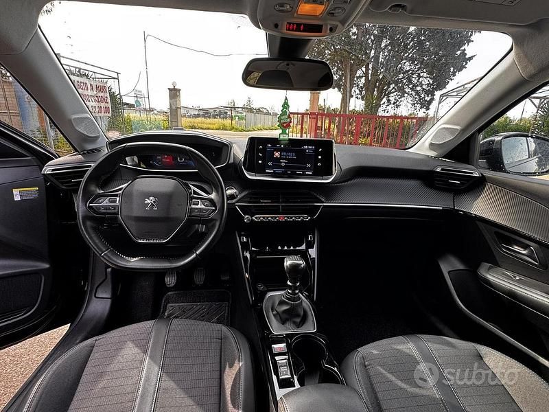 Usata Peugeot 208 Allure 101 CV (74 kW) 2021 Nero Utilitaria