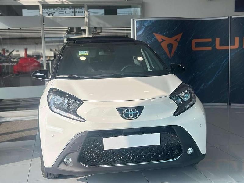 Usata Toyota Aygo X Lounge 72 CV (52 kW) 2025 Bianco SUV